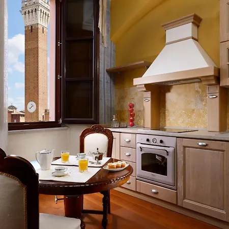 Piazza Del Campo Honeymoon Apartment *
